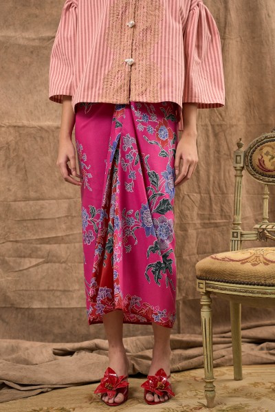 AMAYA BATIK SKIRT IN FUCHSIA AND RED